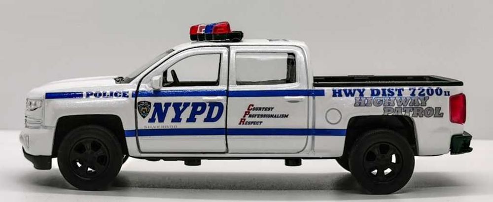 Model 1:43 Welly Chevrolet Silverado NYPD konwersja