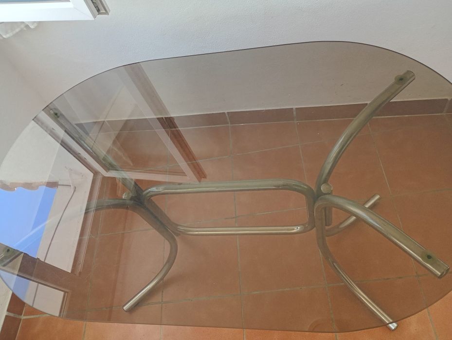Mesa de vidro em bom estado