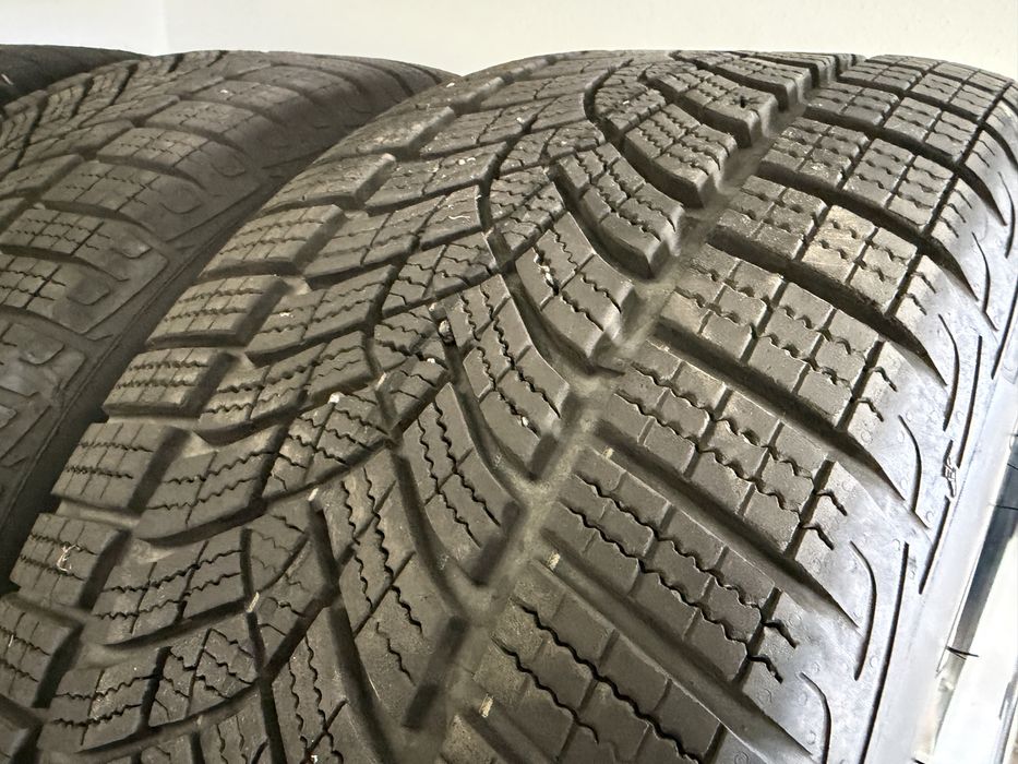 Koła zimowe do BMW 3 4 g20 g21 g22 225/50 R17 DOT3723 RunFlat * ho