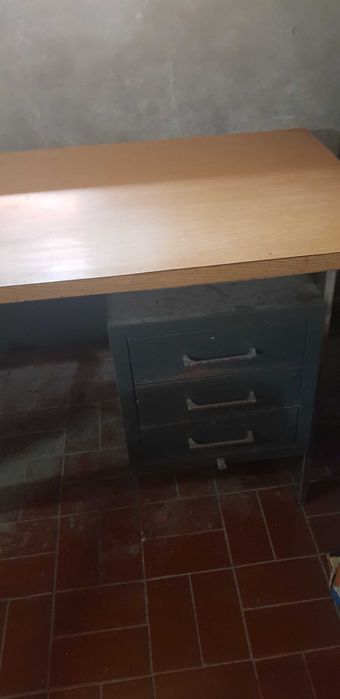 Secretária de escritório com 3 gavetas