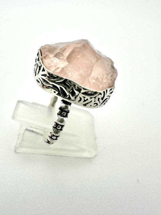 Pierścionek kamień naturalny
kwarc różowy surowa bryłka. Próba 925