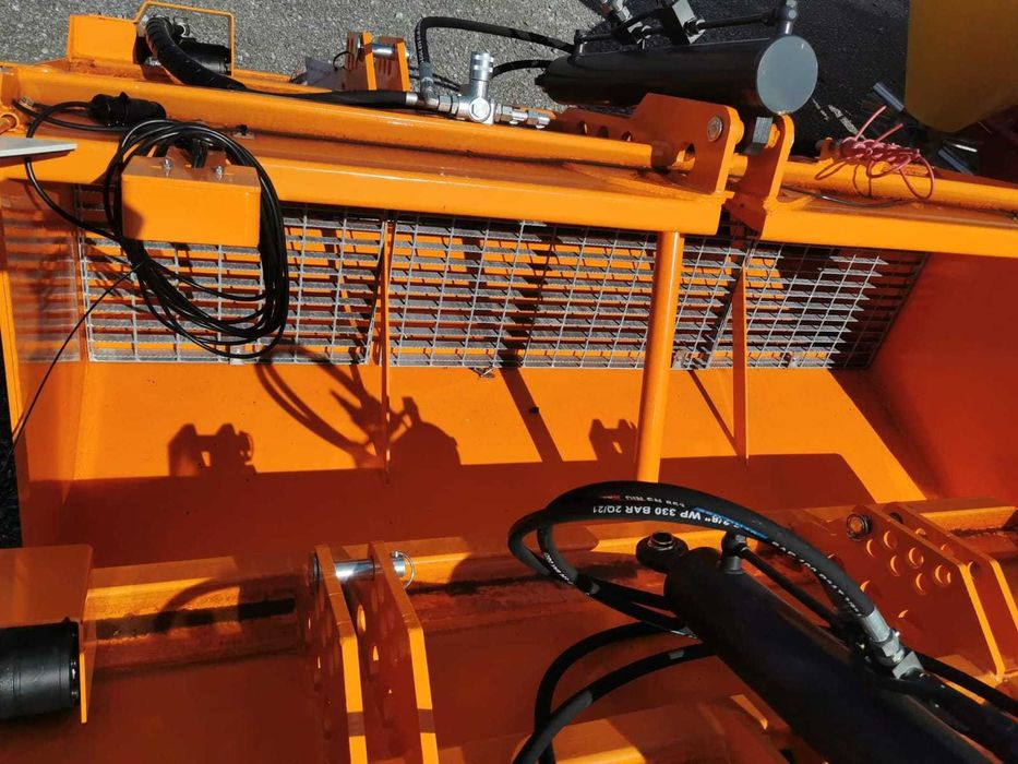 Nowa piaskarka solarka VOLANT 2.0m samozaładowcza posypywarka Dostawa