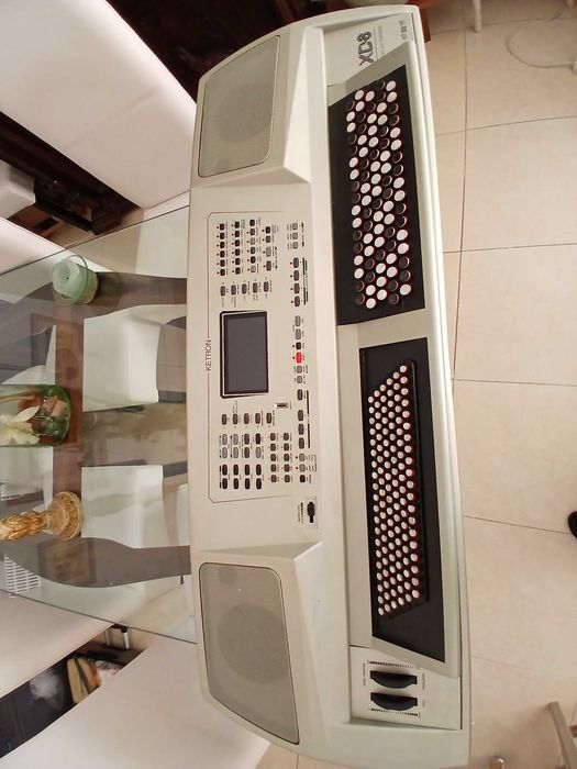 Vendo ketron XD8 a funcionar perfeitamente