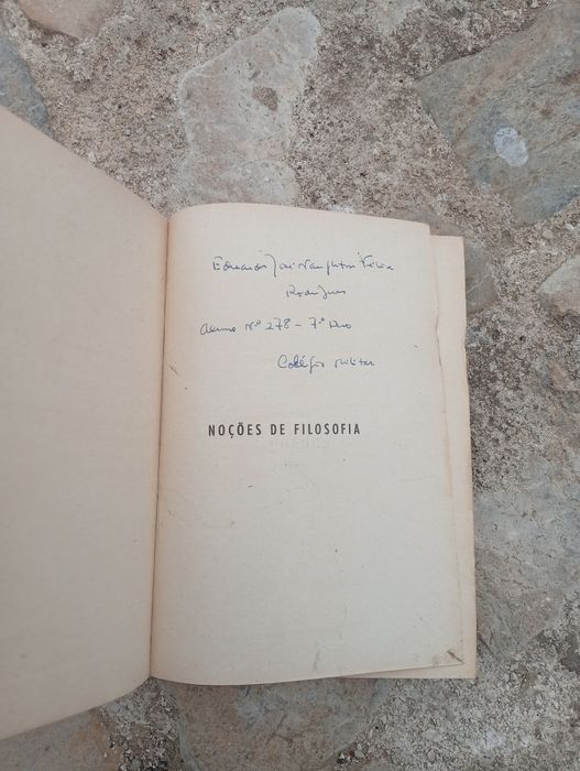 antigo manual escolar intitulado "Noções de Filosofia" (2.ª Parte)