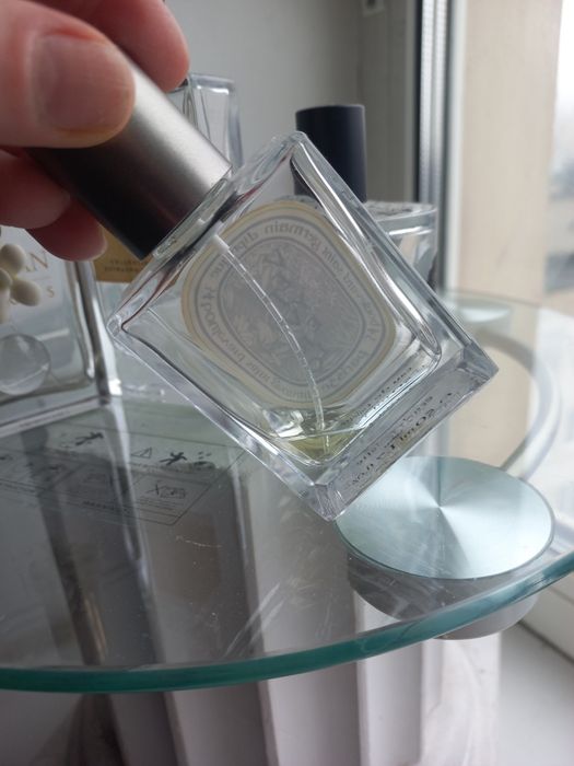 Скляні флакони парфумів для колекції