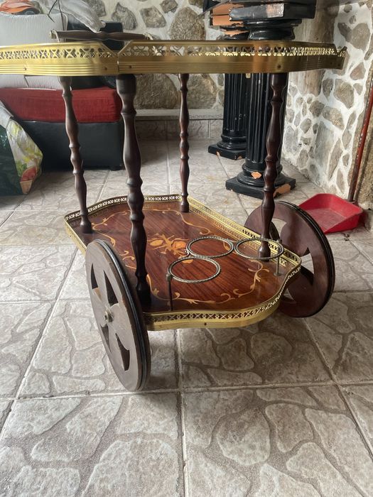 Carrinho de apoio para bebidas