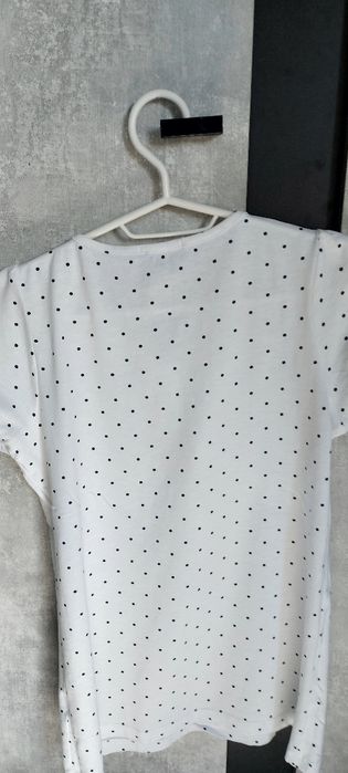 Biała bluzka w kropki r.152