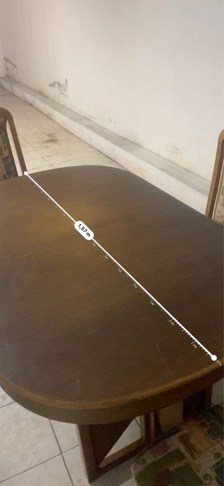 Conjunto de mesa extensora de madeira e 6 cadeiras