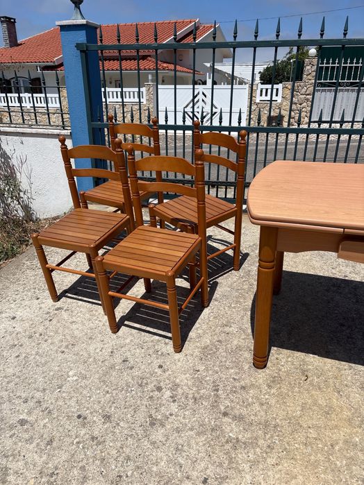 Mesa de cozinha extensível com 4 cadeiras