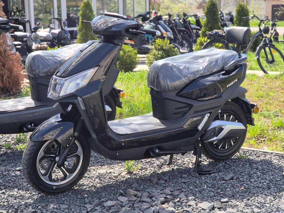 Електроскутер на літієвих батареях R3 2800W