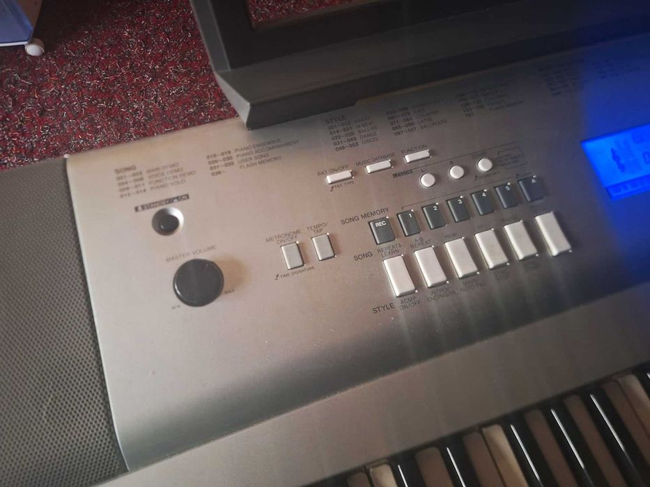 Teclado YAMAHA DGX 220 - Impecável