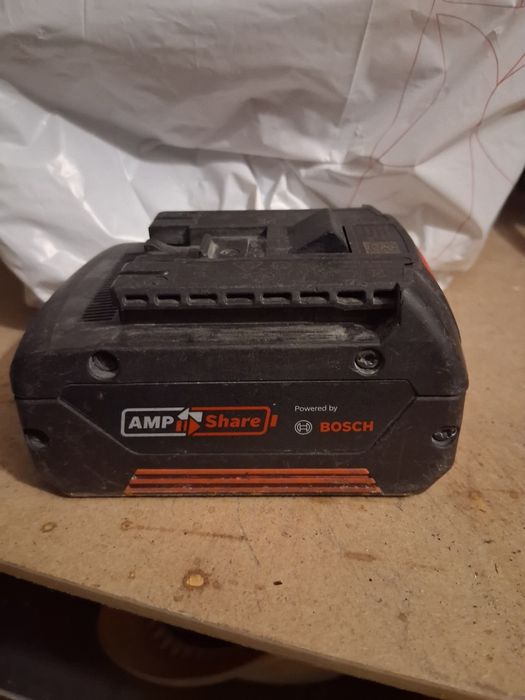 Акумулятор Bosch 18v.4ah. Акумуляторна батарея