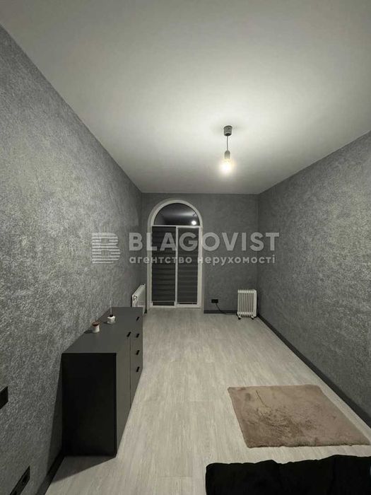 Продаж 2-к квартири Поділ вул. Щекавицька Сталінка цегла