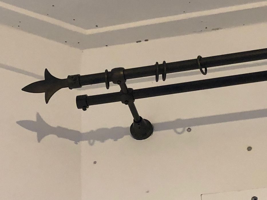 Varão para cortinados.