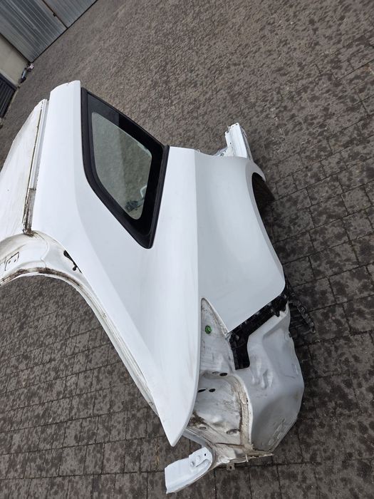 Prawa ćwiartka błotnik Toyota Corolla E21 kombi kolor 040