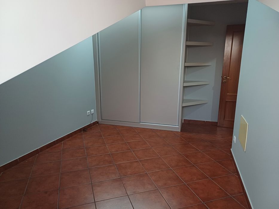 Alugo quartos  em Alcains