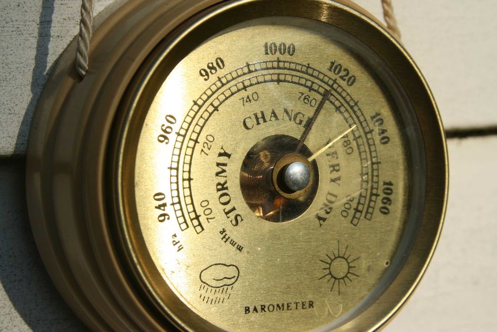 zabytkowy barometr na sznurku barometer vintage