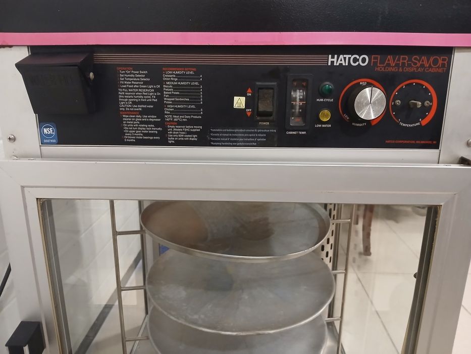 Expositor de Pizzas Aquecido de 4 Grelhas Rotativas com sistema de Humidificação 1414 Watts