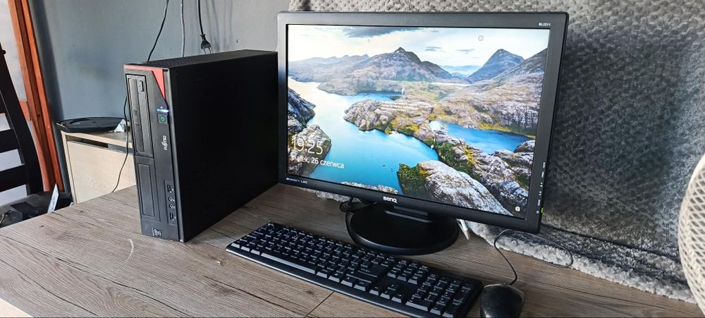 Szybki Komputer Intel i7, 8x3,40GHz, z Dużym Monitorem,  zadbany , pełen Komplet