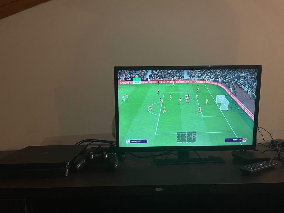 PS4 SLIM 1TB bem estimadaa