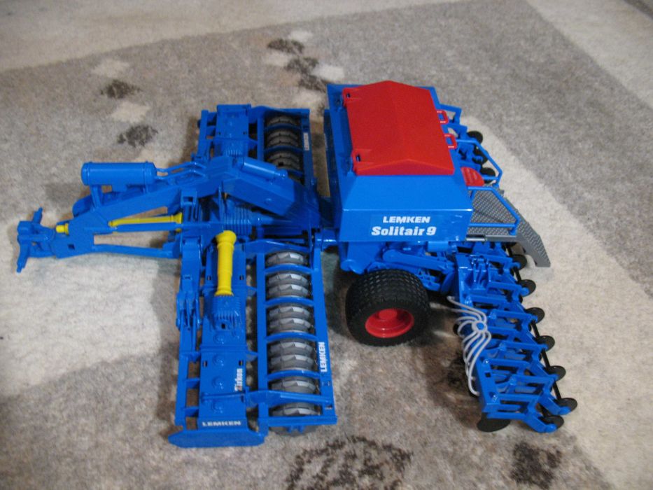 BRUDER 02026 велика пластикова модель сівалки LEMKEN Solitair 9