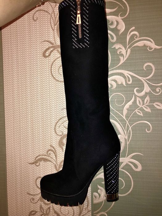 Сапожки на каблуке