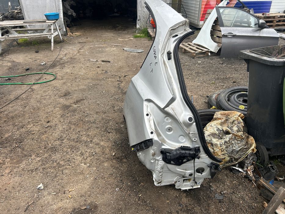 opel corsa e 5 drzwi błotnik tylny lewy