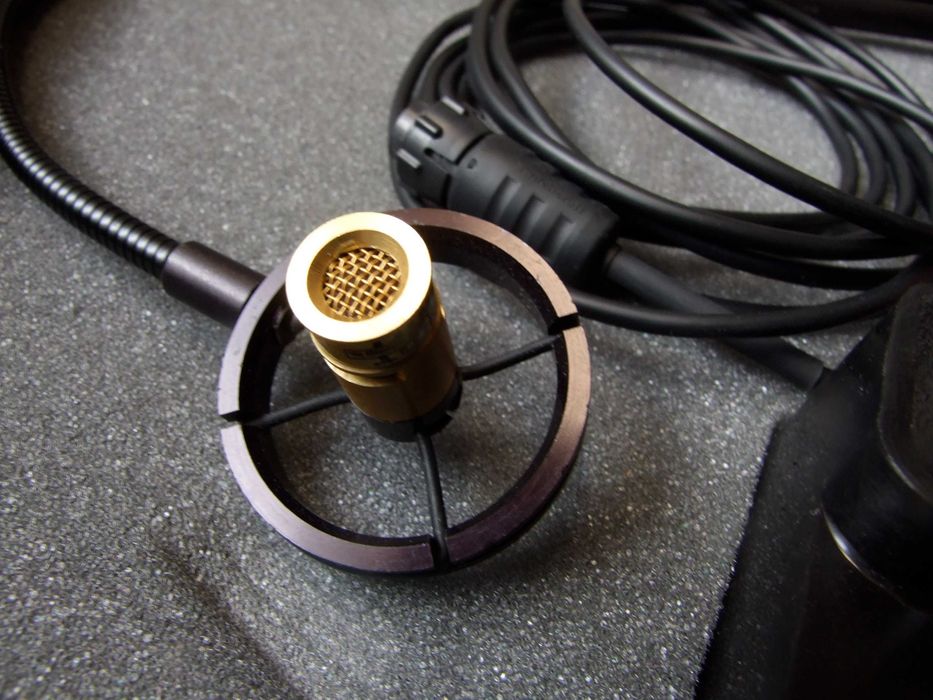 Mikrofon do kontrabasu AMT SP25B razem z preampem.