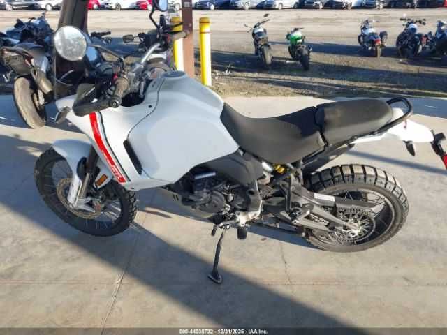 Ducati Desert X 2025