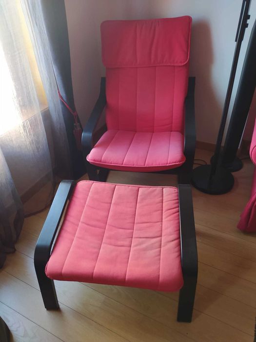 Cadeira IKEA com descaso de pés
