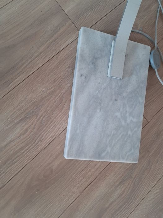 Lampa stojąca , kamień
