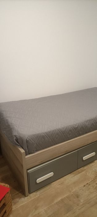 Cama com gavetas