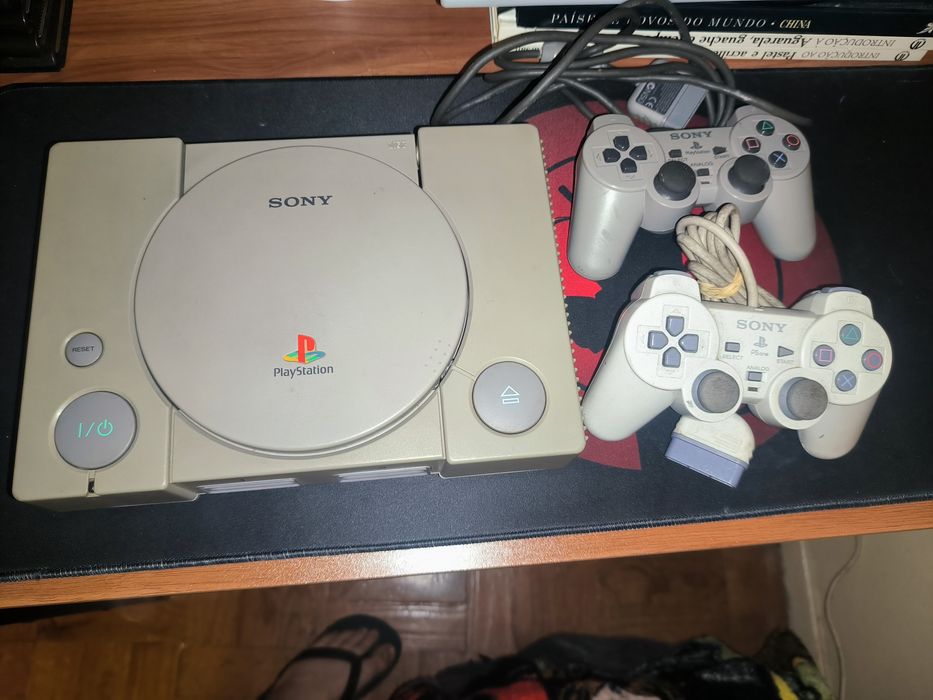 PlayStation 1 original + 2 comandos originais e demo one