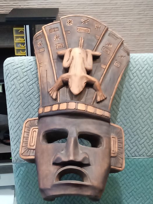 Mascaras e estátuas étnicas de madeira