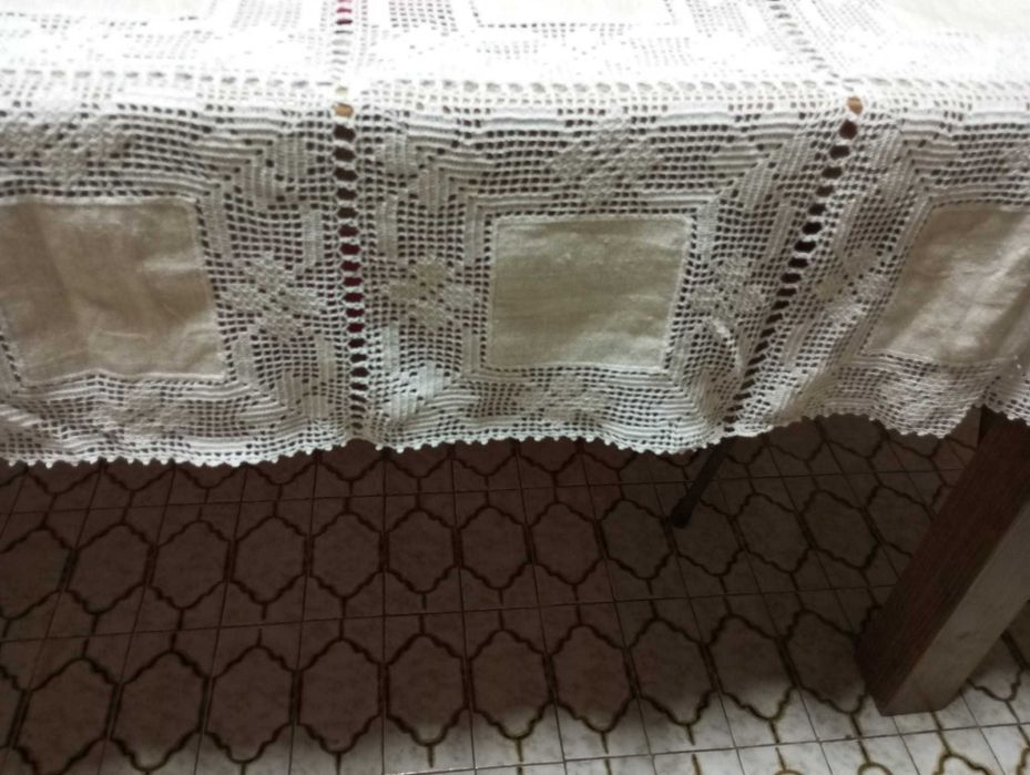 Toalha em linho e croché