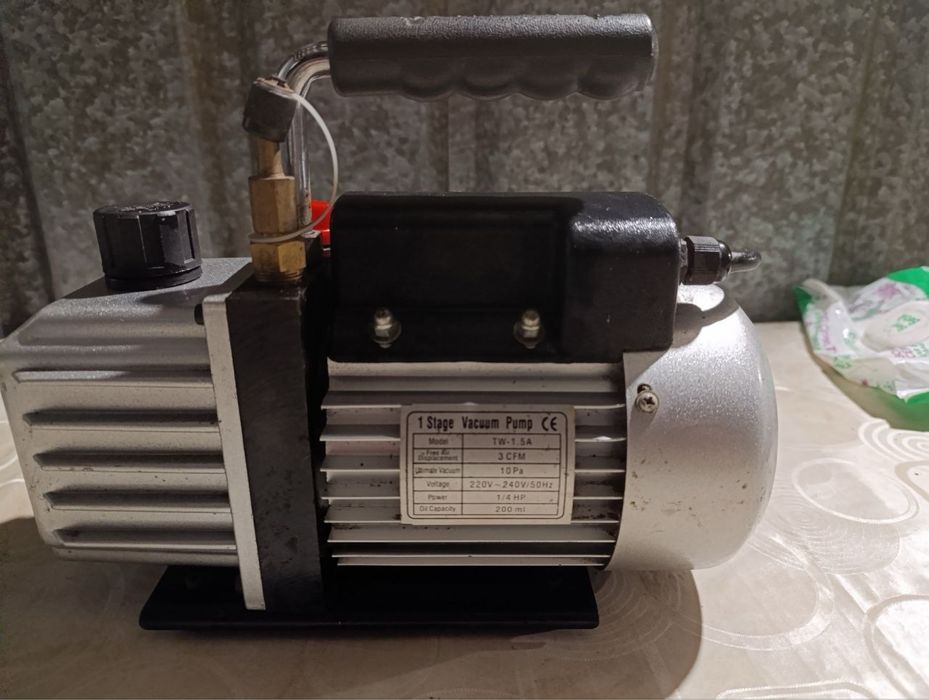 Продам вакуумний насос