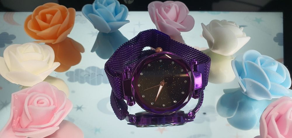 Relógio de metal inoxidável roxo escuro