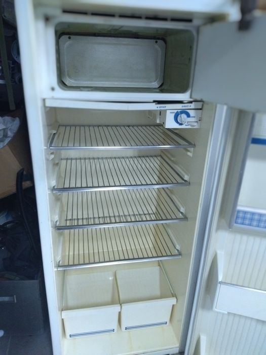 ПРОДАМ робочий холодильник з можливою доставкою