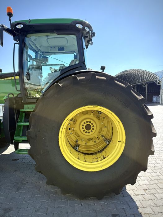 Трактор John Deere 8320R
