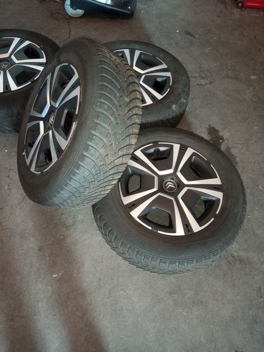 Jantes de ferro com pneus C4/215/65R16