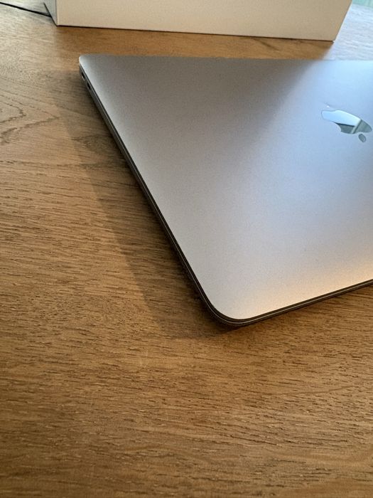 MacBook Air M1 (2021)
