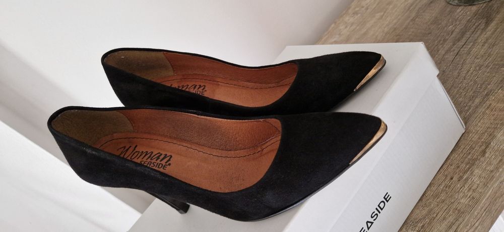 Sapatos de camurça pretos