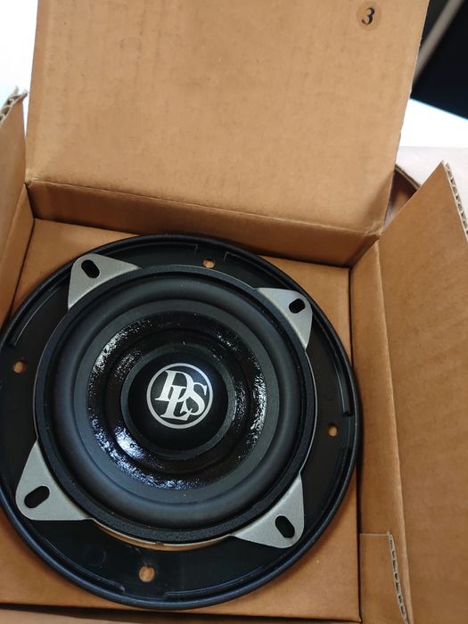 Дима амики автомобильные мидбасы размером 10см. DLS R4.новые