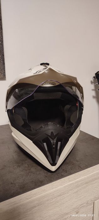 Capacete Airoh branco rigorosamente novo