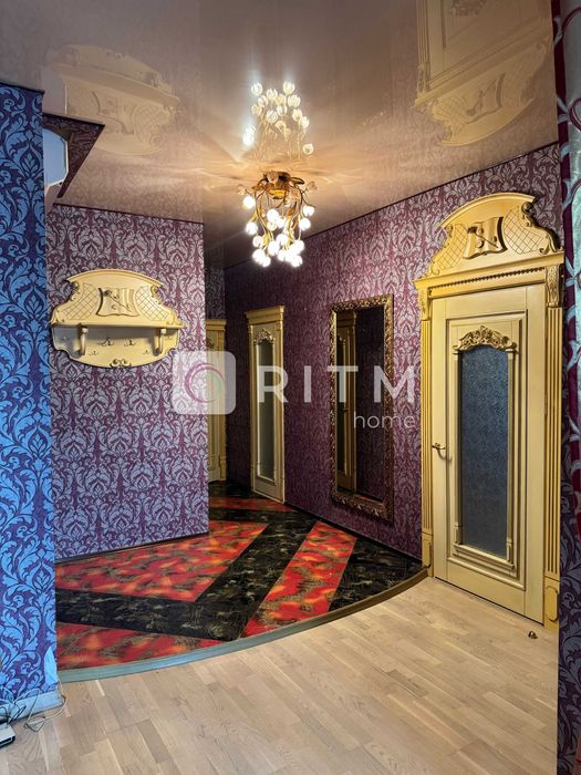 Продаж великогабаритної 2-кімнатної квартири 120 м² у Центрі міста!!!