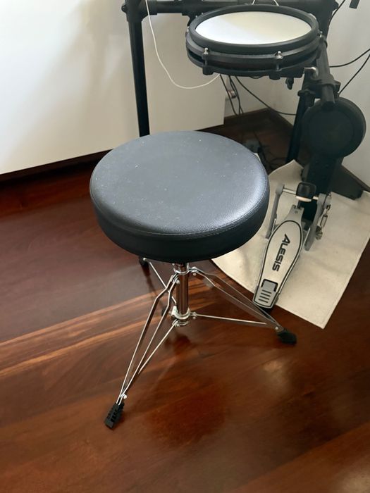 Bateria Eletrónica ALESIS Nitro Max com banco