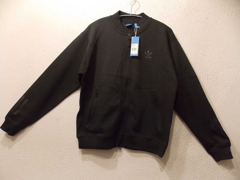 Куртка спортивная мужская ADIDAS . НОВАЯ . Размер 54 . СТАРЫЕ ЗАПАСЫ .