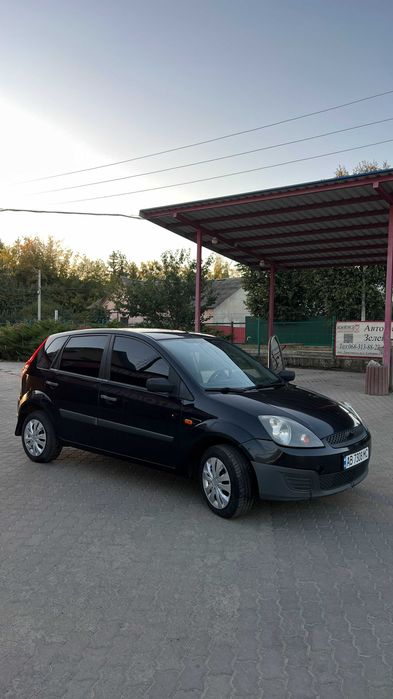 Автомобіль Форд фієста