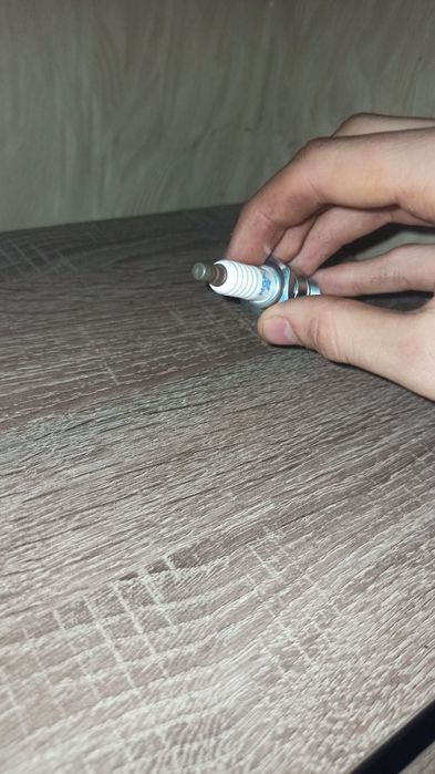 Продам нову NGK R