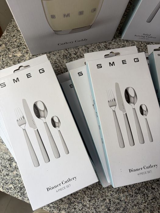 Conjunto talheres e bloco SMEG